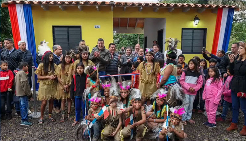 Entregan 130 viviendas a familias indígenas en Presidente Hayes