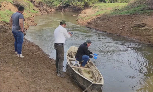 MADES inspecciona río Pirapó por mortandad de peces