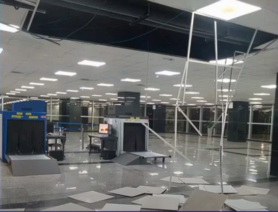 Dinac investiga desplome de cielorraso en la zona nueva del aeropuerto