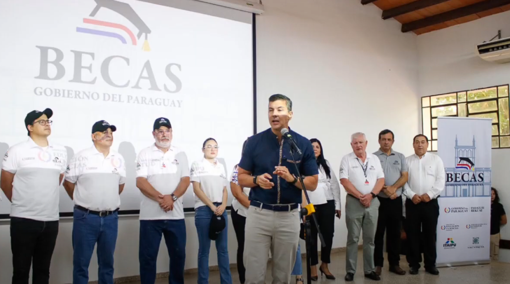 Peña destaca el acceso a la educación en el inicio de los exámenes para becas del Gobierno