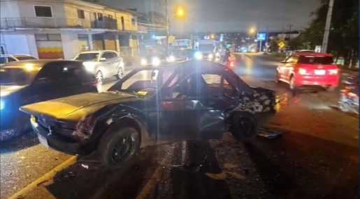 Colectivo choca contra un auto, mata al conductor y familia pide justicia