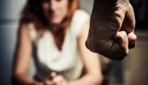 Denuncian por presunta violencia familiar a un agente policial