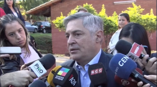 Ministro de Educación rechaza cambiar el horario escolar para todos