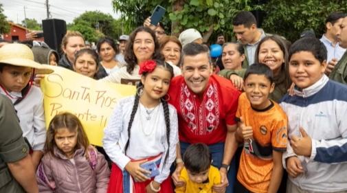 Peña entrega 43 viviendas sociales en J. Augusto Saldívar e Itá