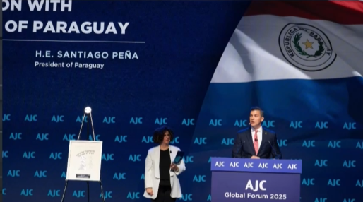Santiago Peña recibe premio Gesher del Comité Judío Americano