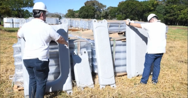 Avanza el montaje de la planta solar flotante en Itaipú con la llegada de componentes clave