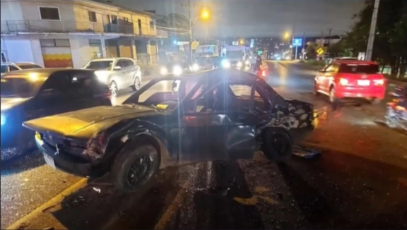 Colectivo choca contra un auto, mata al conductor y familia pide justicia