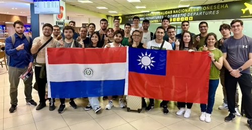 Rumbo al futuro: Jóvenes paraguayos se especializan en semiconductores en Taiwán
