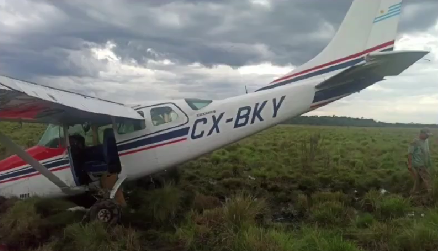 Avioneta robada en Uruguay aterriza de emergencia en San Pedro del Paraná
