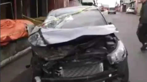 Conductor queda grav3 tras choque por un contenedor y vuelco en zona del Mercado 4