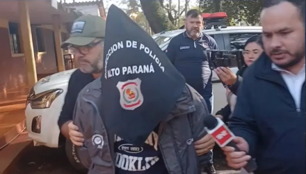 El joven de 19 años que amenazó a una adolescente de 16, ahora está detenido..