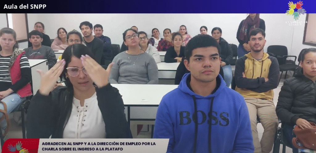 Socializan el uso de la plataforma EmpleaPy con personas con discapacidad auditiva