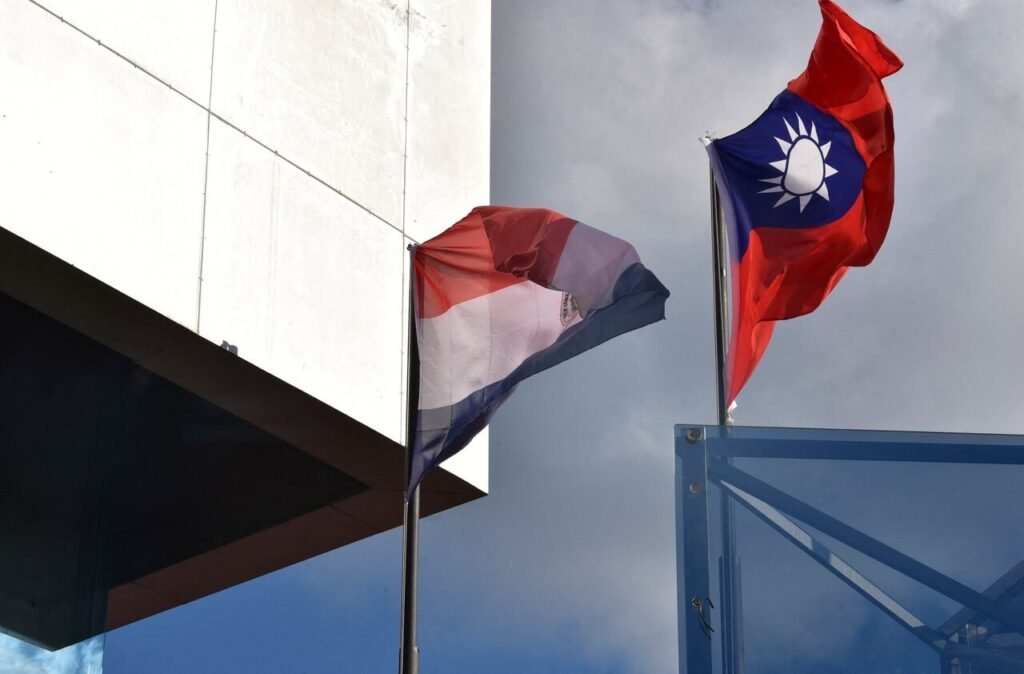 65 paraguayos se preparan para estudiar en Taiwán