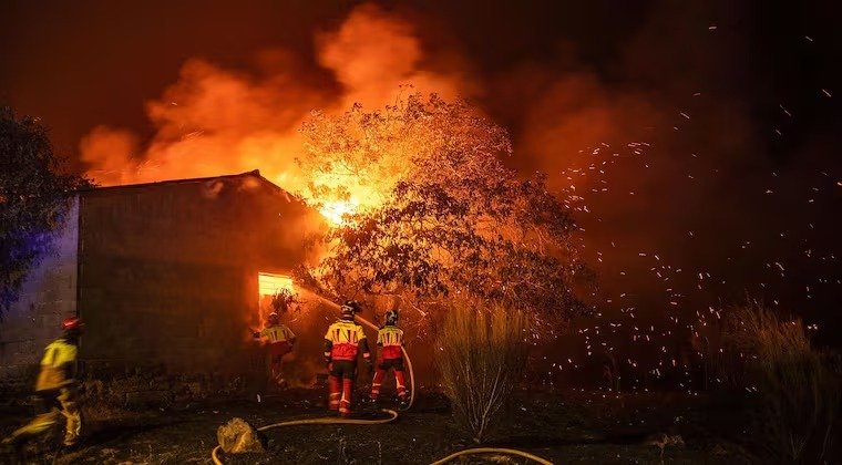España enfrenta una devastadora ola de incendios forestales en el noroeste y oeste del país