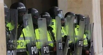 La Policía activa alerta nacional por protestas indígenas y juveniles.
