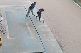 Impactante: Hombre imputado por agredir a su ex pareja en plena vía pública