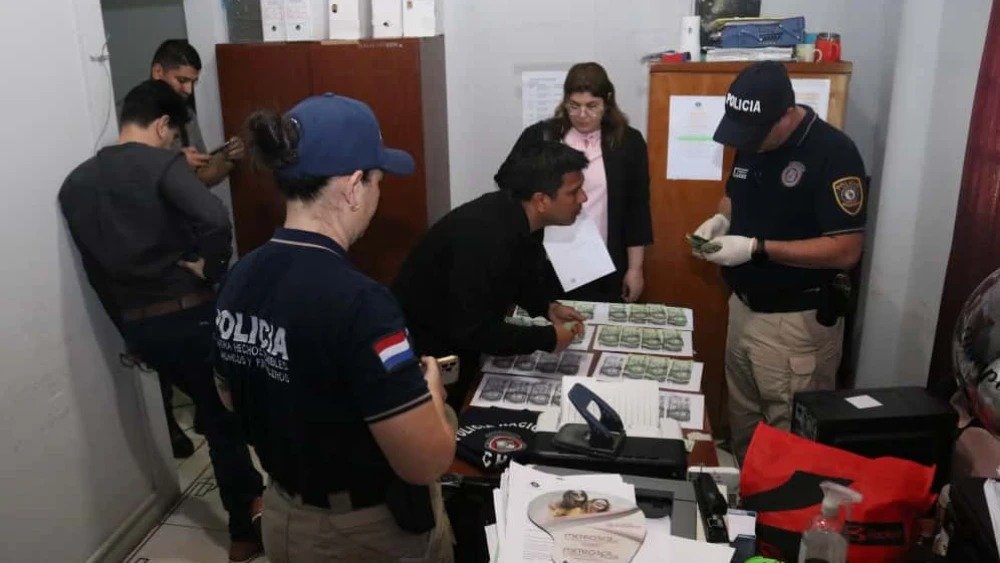 Escándalo Judicial: Fiscales demorados por supuesto pedido de coima en Emboscada