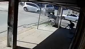 ¡LOCURA al volante! Captan conductor IRRESPONSABLE