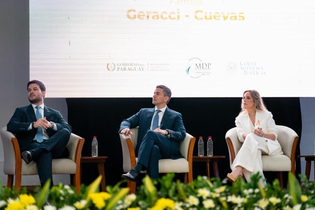 Más de 950 niños encontraron un hogar en un año