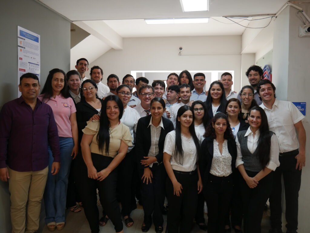 27 nuevos egresados del curso de Auxiliar Administrativo: preparados para un mundo laboral más inclusivo