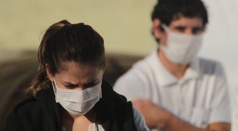 El Ministerio de Salud insta a la vacunación urgente ante la propagación del virus H3N2.