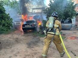 Incendio en taller provoca derrumbe de vivienda