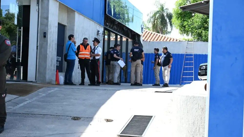 Operativo policial en concesionaria de Asunción