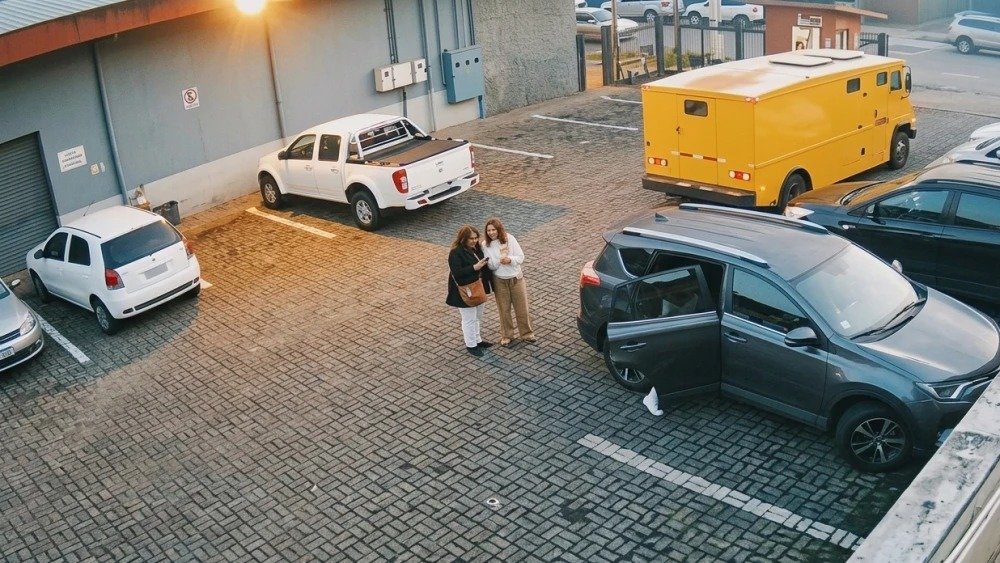 🚚 Camión de transporte de valores atropella a dos mujeres