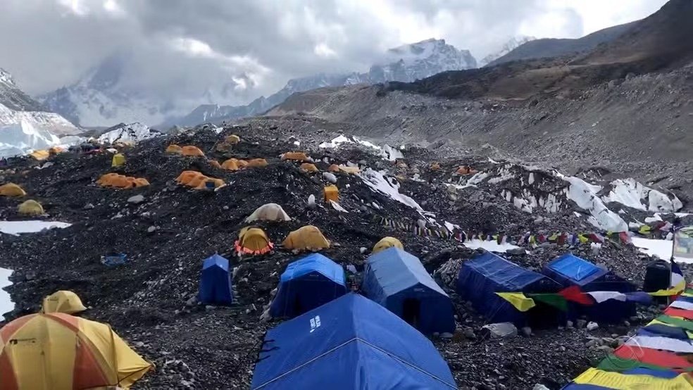 Nepal investiga esquema de fraudes en aseguradoras que incluyó envenenamiento de turistas en el Everest