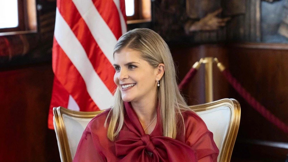 🇨🇷 Laura Fernández presidenta