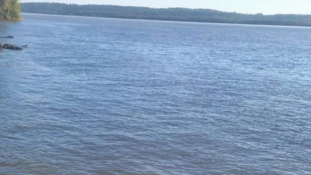 Cadáver arrastrado por el río Paraná