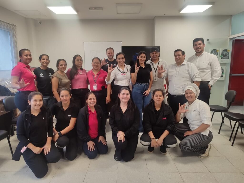 Casa Rica y Areté impulsan inclusión con curso de Lengua de Señas Paraguaya.
