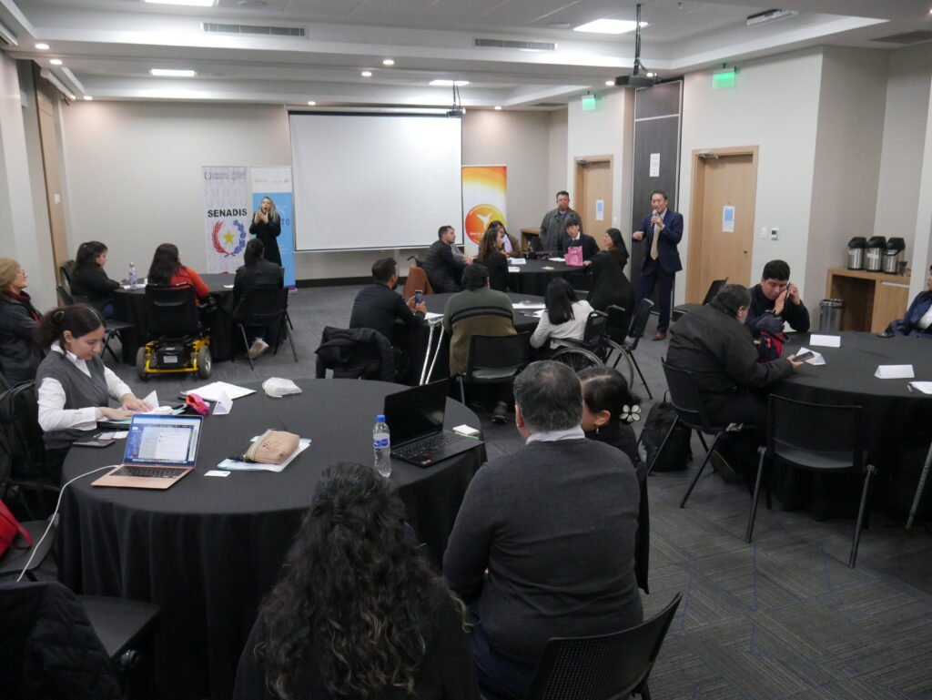 En Asunción inició la capacitación de líderes locales con discapacidad, un proceso que busca fortalecer la participación comunitaria y la inclusión social. En Lengua de Señas TV informa con cobertura accesible y narración inclusiva, posicionándose como el canal referente en Paraguay en accesibilidad y lengua de señas.