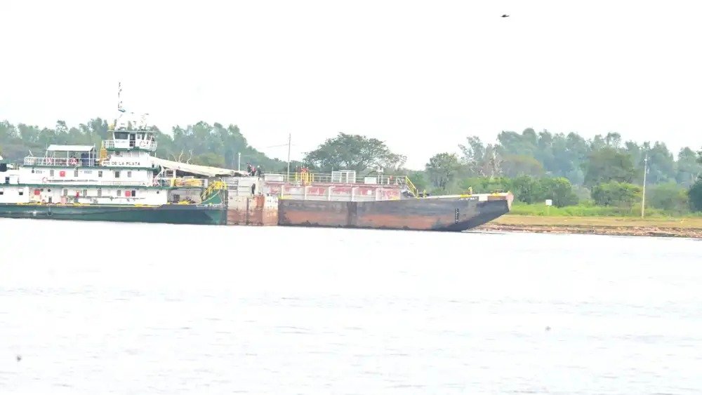 Explosión en barcaza deja cinco muertos sobre el río Paraguay