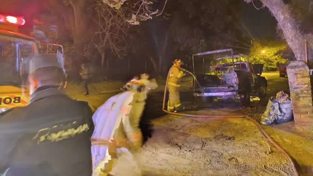 Venta de chipa asador termina con camioneta en llamas en Pilar