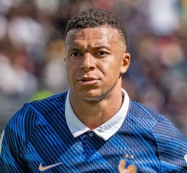 Mbappé responde a ataques racistas de senadora paraguaya