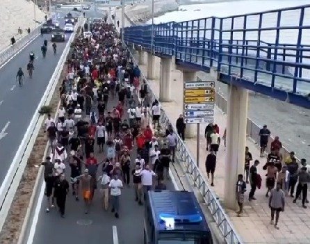 Migrantes en Ceuta: 69.500 personas cruzan hacia Marruecos en horas